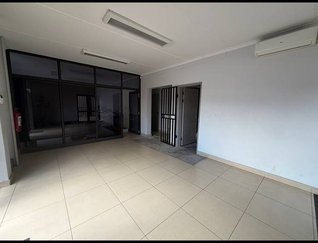 519M² WAREHOUSE TO LET IN STIKLAND INDUSTRIAL
